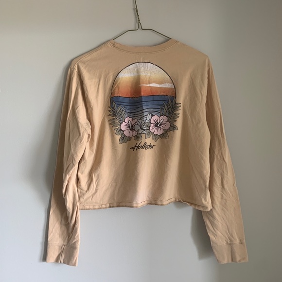 Hollister Tops - Hollister Cropped Graphic Long Sleeve T-shirt